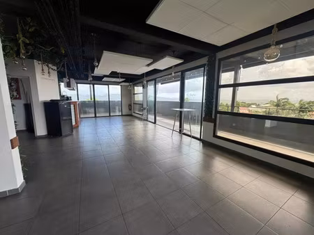 location bureau 95 m² à le lamentin (97232)