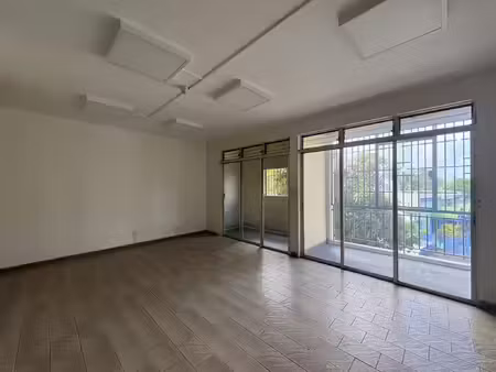 location commerce 135 m² à les abymes (97139)