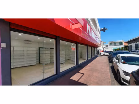 location commerce 1 pièce 97 m² à saint-louis (97450)