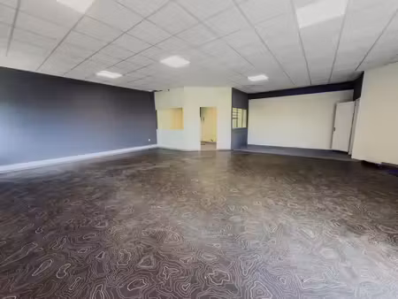location local industriel 100 m² à saint-benoît (97470)