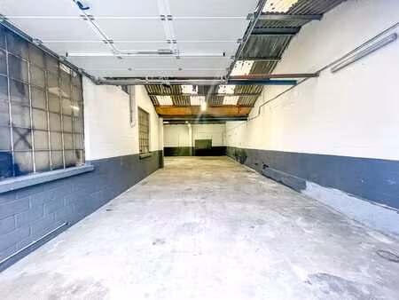 entrepôt de stockage ou atelier de 160 m2