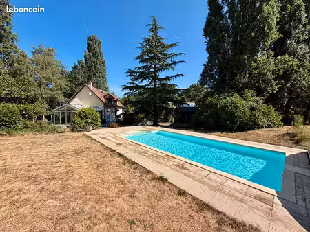 propriété 9 pièces 217 m²