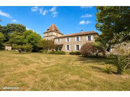 propriété 7 pièces 230 m²
