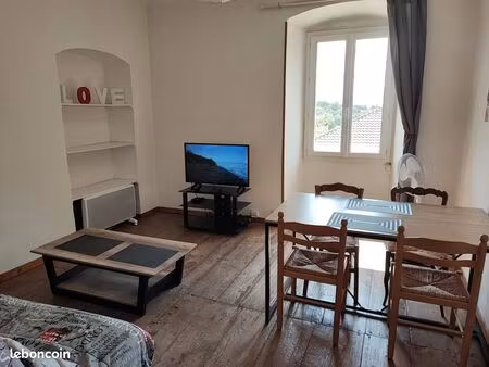 a corté  appartement meublé pour location étudiante
