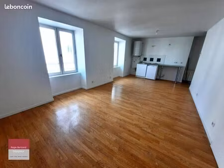 studio 1 pièce 28 m²