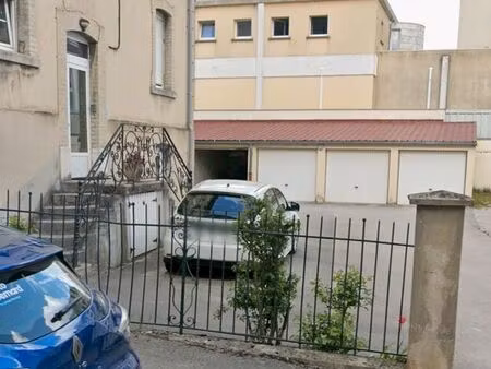 loue place de parking exterieur