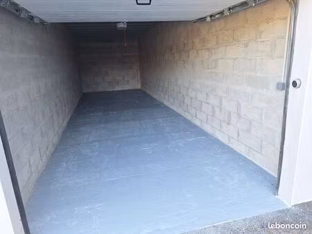 location d'un grand garage double 27m²