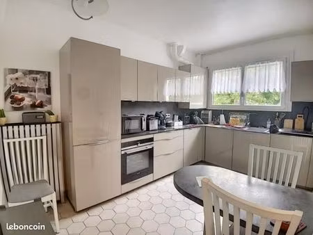 appartement t3 disponible à la courneuve