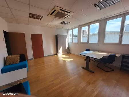 location de 2 bureaux fermés - 43m²
