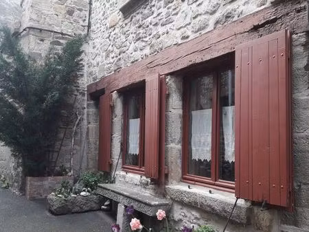 maison de caractère de 100 m2  f4  2 chambres  9 rue saint jacques  63160 billom  quartier