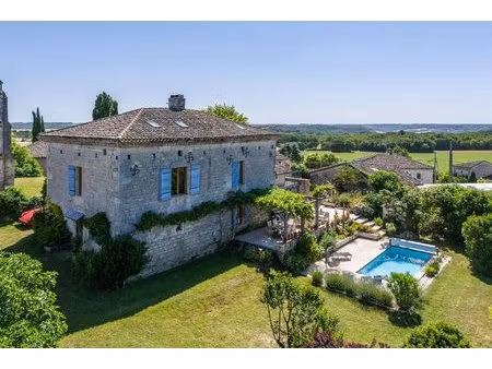 propriété de campagne avec piscine et dépendances