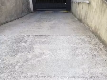 location parking à nimes (30000)  66 €