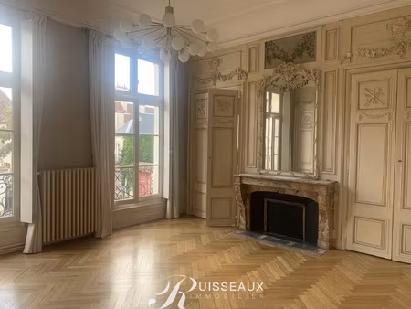 appartement t3 d'un cachet exceptionnel idéalement placé -