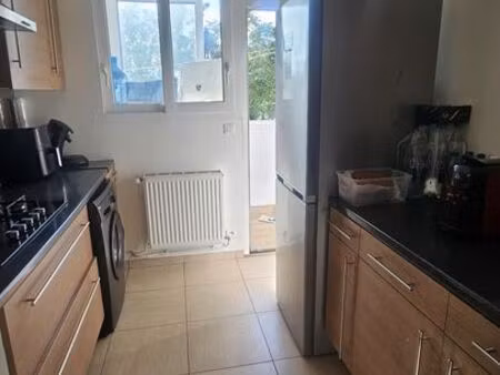 grand t4 traversant avec 3 balcons et parking dans la residence