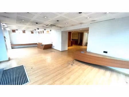 location commerce 116 m² à miribel (01700)