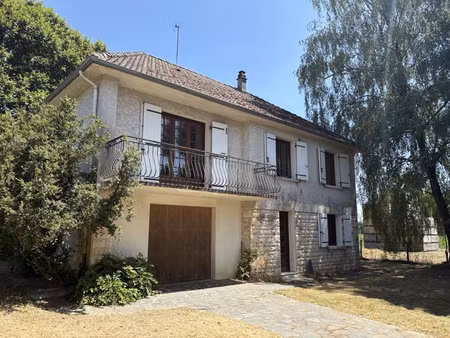 entre brive et limoges  15 mn accès a20  proche pompadour ce