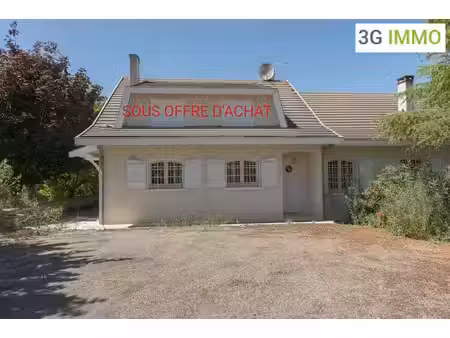 maison et grand terrain 10 pièces