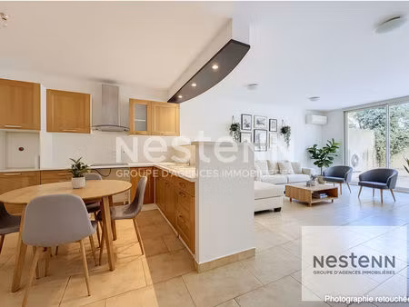 a vendre appartement 4 pièces de 106 m² avec cour extérieure de 78 m²  stationnement et lo
