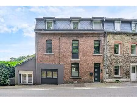 maison avec 5 chambres  jardin et 3 emplacements de parking