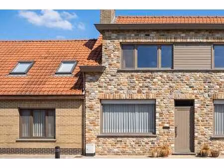 maison rurale sur 515 m² avec jardin discret et vue dans ...