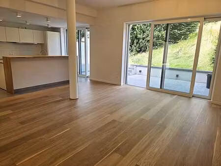 appartement récent de 90 m² terrasses et jardin
