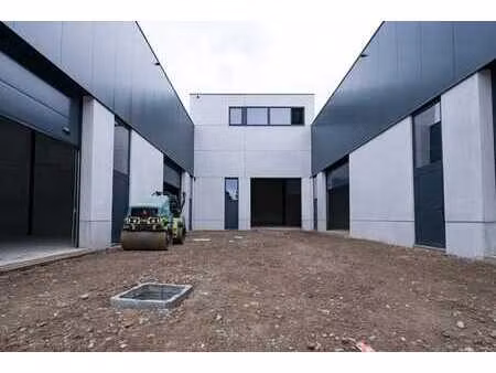 casco kmo-unit met kantoor  autostaanplaats op toplocatie