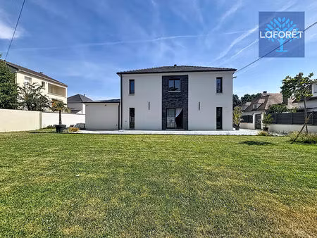 maison contemporaine de 2024 élégance  volumes et prestations haut de gamme