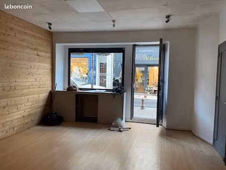 local commercial 44 m2 centre ville nay