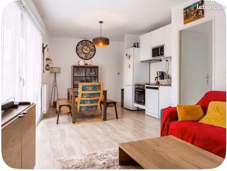sous-location: beau 2 pièces meublé avec terrasse et grand balcon