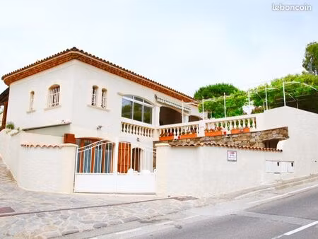 appartement t3 meublé 55m+terrasse 25m à 180m de la plage carqueiranne