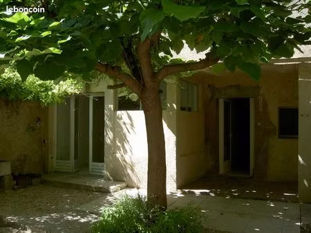 charmant t3 avec extérieur - eyguières
