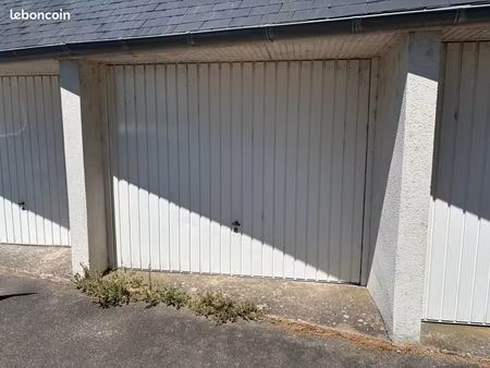 garage / box fermé à louer - la riche – disponible à partir du 1er aout