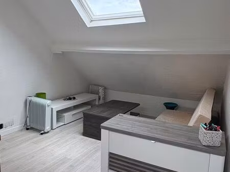 studio calme / refait à neuf / dispo immédiatement