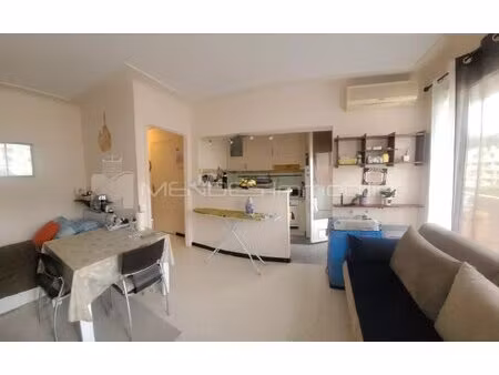 beau studio en etage avec terrasse