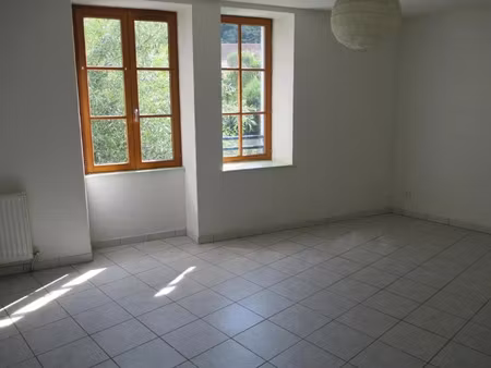 location appartement 4 pièces 69 m² à port-sur-saône (70170)  540 €