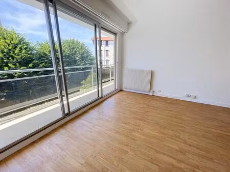 centre ville  68m² rénové  vue nature  3 larges balcons