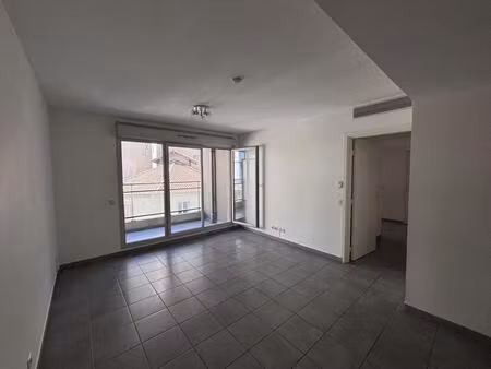 à vendre 13002 t3 terrasse 2 chambres