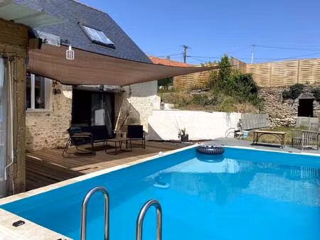 belle longère restaurée avec piscine et étang et dépendance