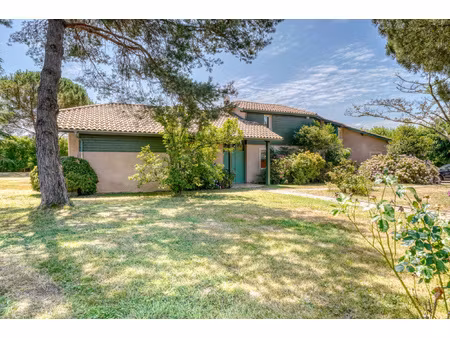 maison en r+1 8 pièces de 261m2 habitables avec piscine  poo