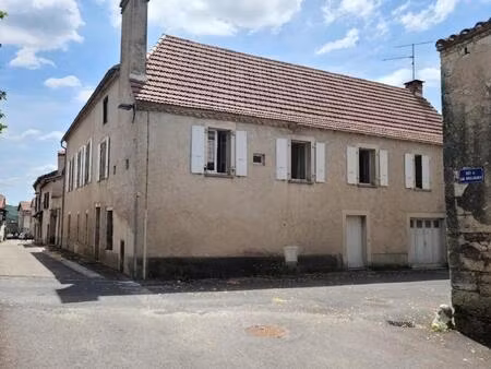 maison en pierre de charme. garage terrasse jardin