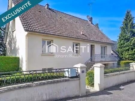 maison traditionnelle dans environnement calme