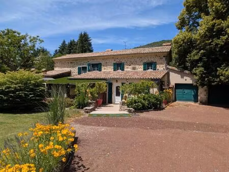 a saisir mas d'exception en pierre situé sur la commune de jaujac