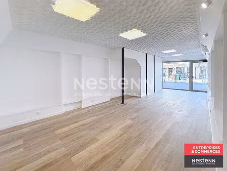 emplacement stratégique à feurs  local commercial d'une surface de 62 m2 complété de cave 