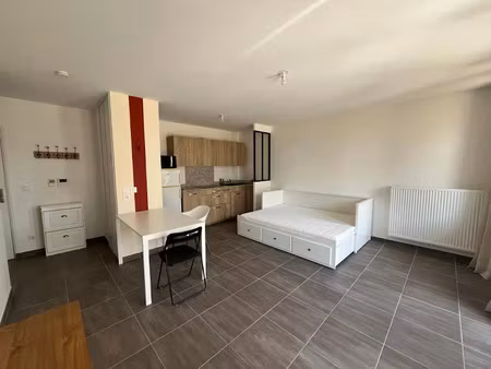 location meublée appartement 1 pièce 38 m² à lyon 9ème (69009)  790 €
