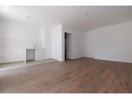 location appartement 2 pièces 48 m² à savigny-le-temple (77176)  931 €