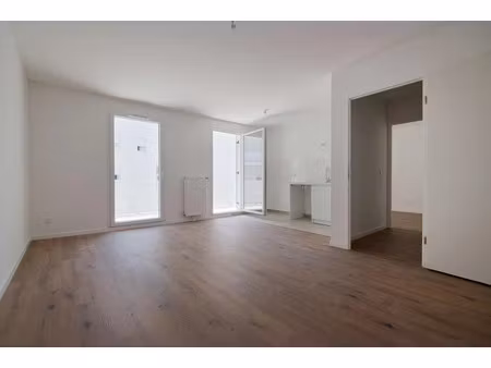location appartement 2 pièces 48 m² à savigny-le-temple (77176)  946 €