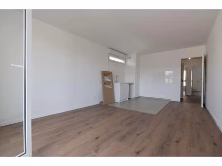 location appartement 3 pièces 62 m² à savigny-le-temple (77176)  1 071 €