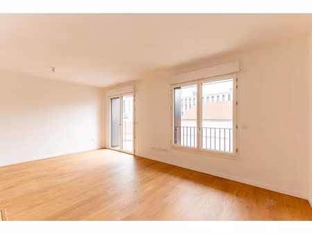location appartement 4 pièces 89 m² à saint-denis (93200)  1 584 €
