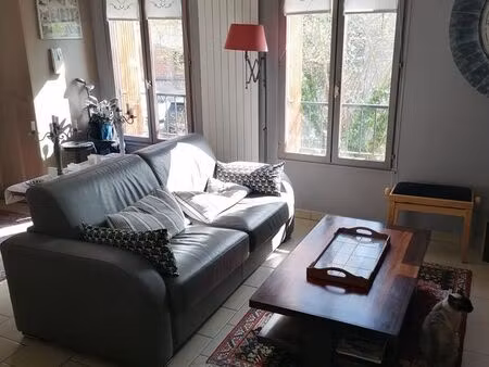 location appartement 70m² - 3 pieces - tres bon etat