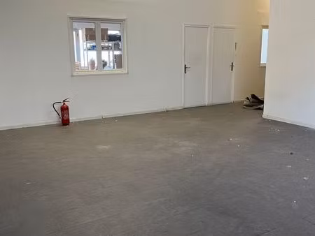 a louer / espace de stockage 150 m2